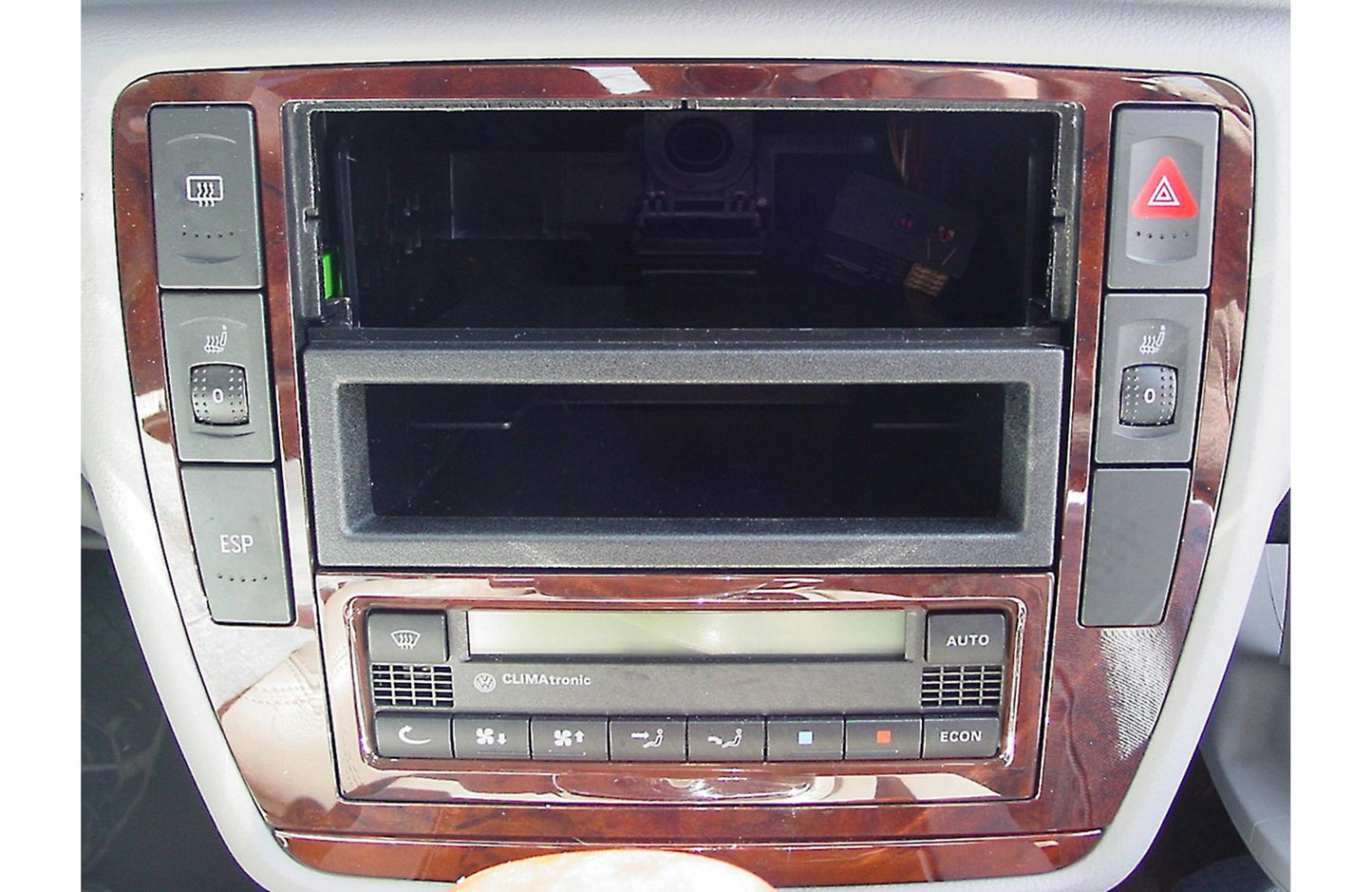 Metra 98-8999 Dash Kit